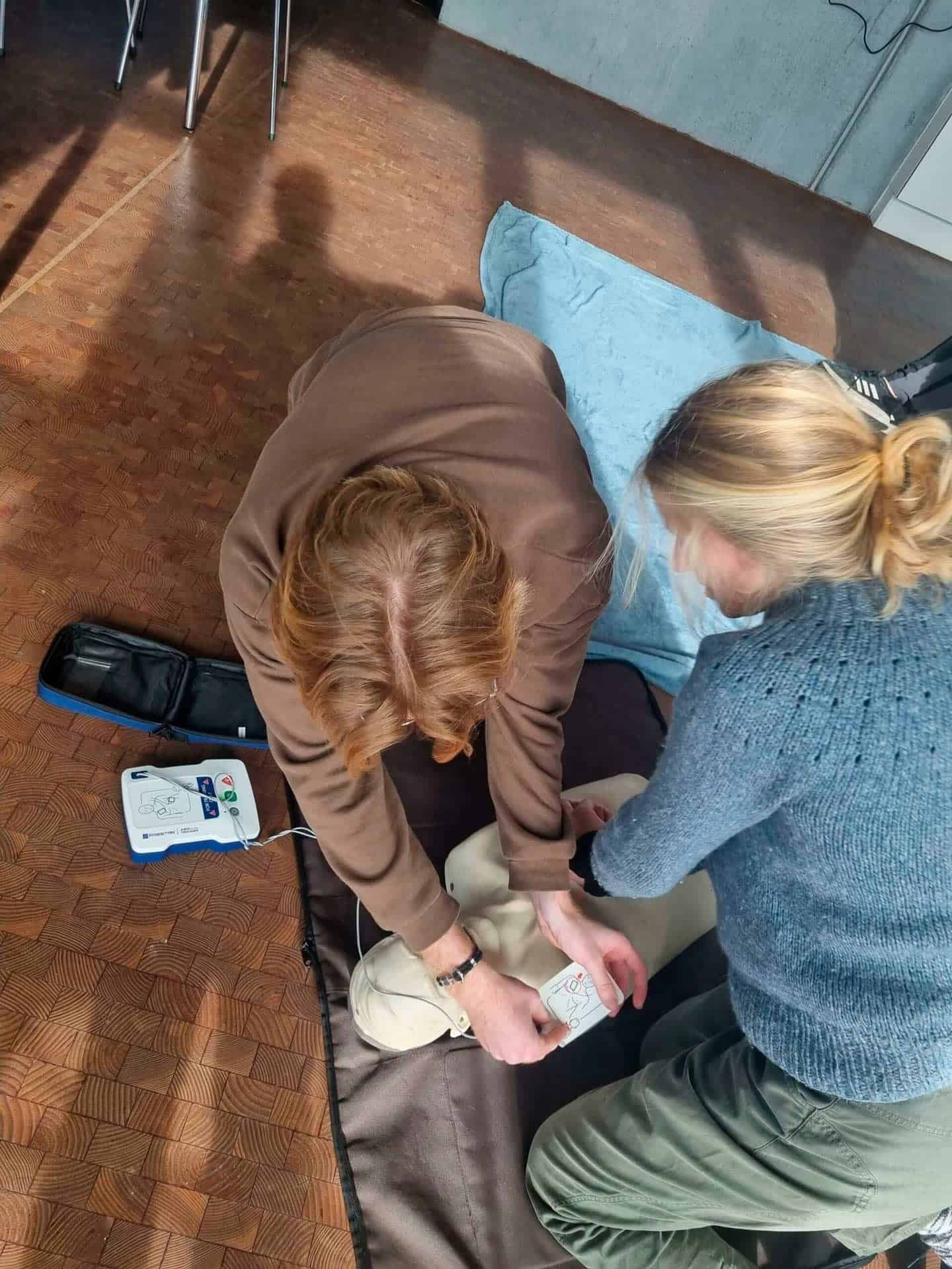 Bestil førstehjælpskursus til din virksomhed og skab en tryg arbejdsplads